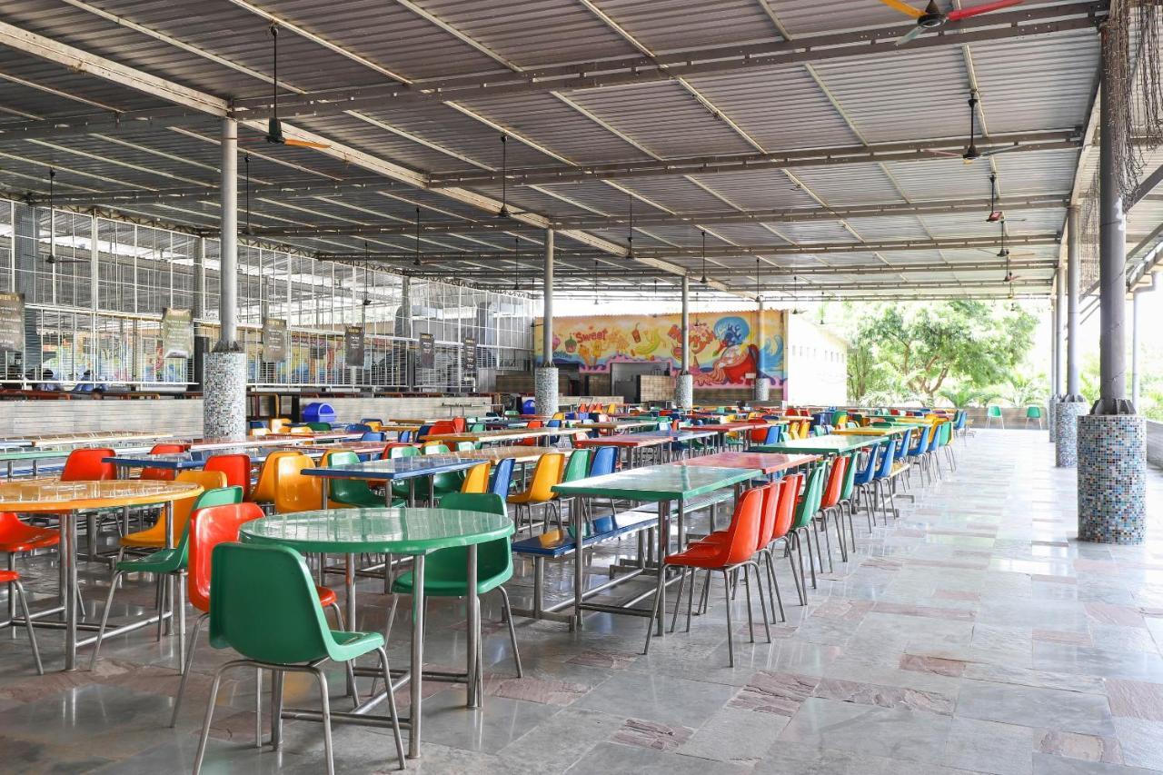 Capital O 49279 Chhab Chhaba Chhab Water Fun Park & Resort Damka Exterior foto